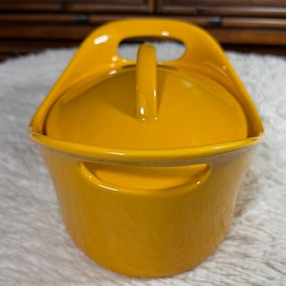 NWOT Rachael Ray Yellow 2qt Oval Handled Baking Dish with Lid - Picture 3 of 11